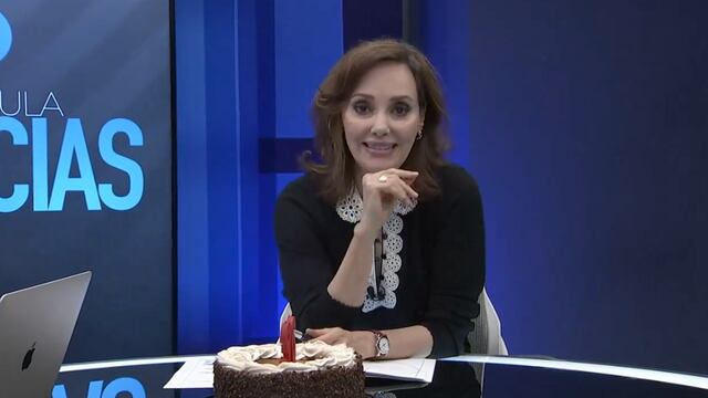 Lilly Téllez celebra con pastel que gobierno de AMLO está por terminar