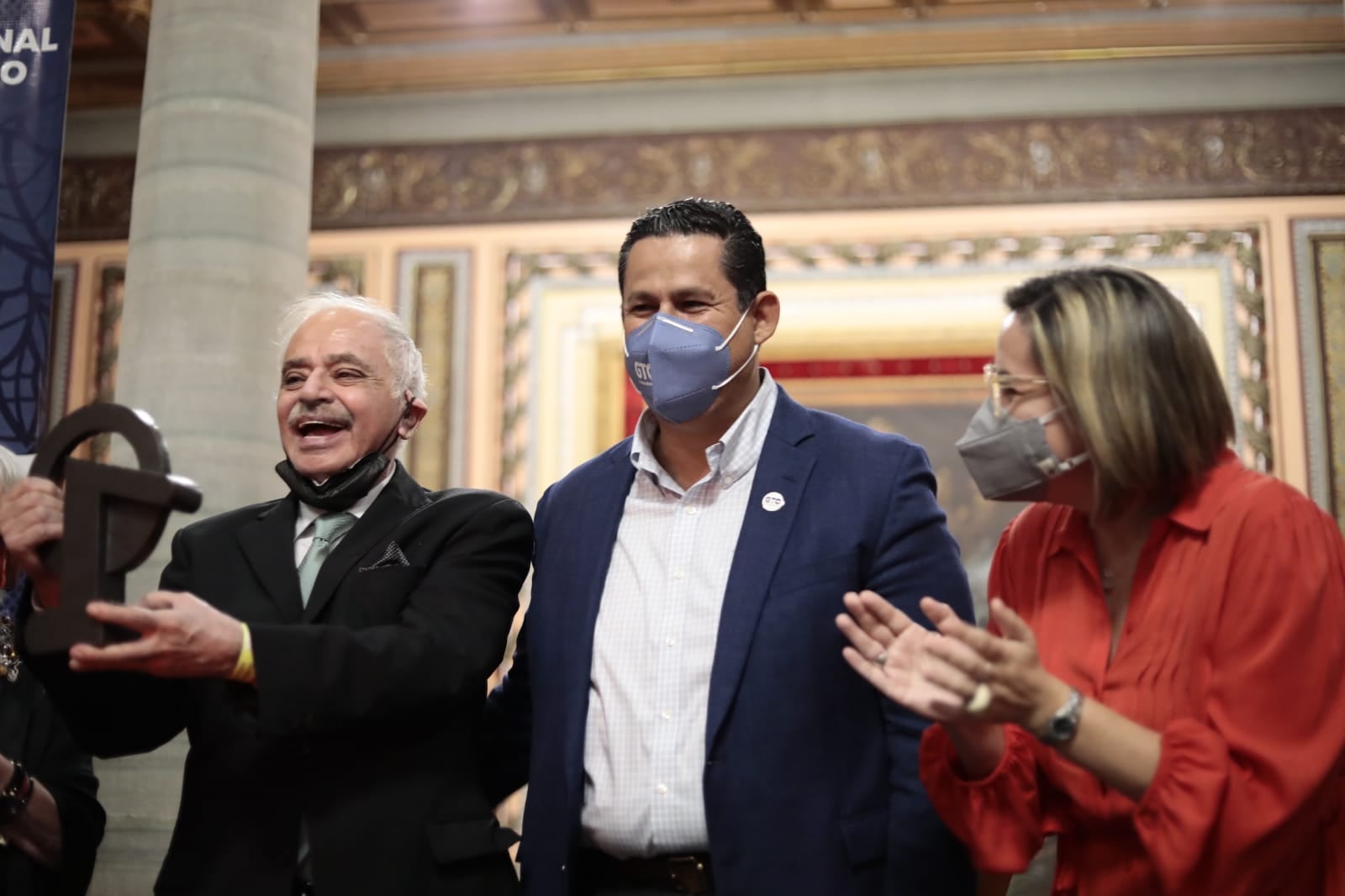 Miguel Sabido recibe Presea Cervantina