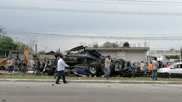¿Qué pasó en la carretera México-Tuxpan? Choque múltiple por volcadura de tráiler a la altura de Tulancingo