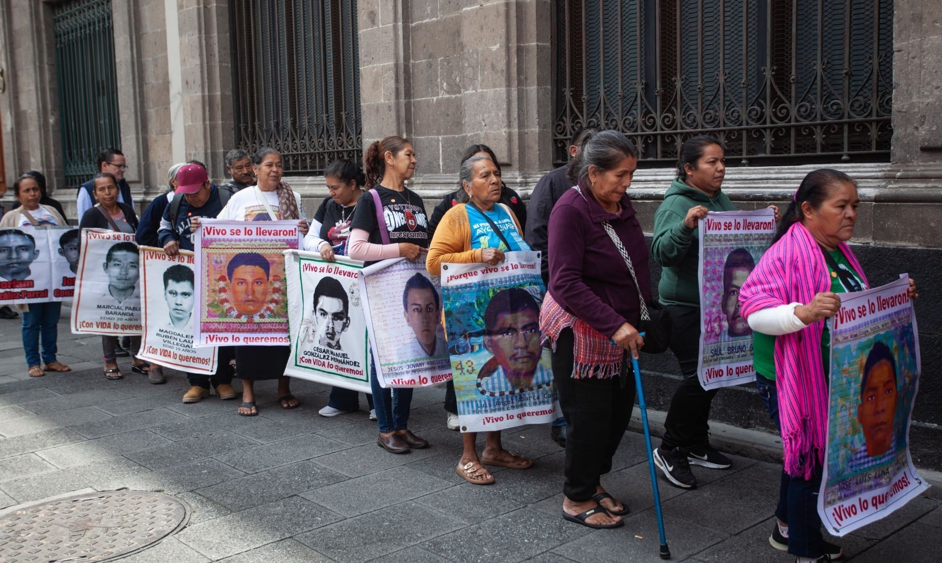 Reunión de Sheinbaum con familias de Ayotzinapa abordó cuatro líneas prioritarias de investigación