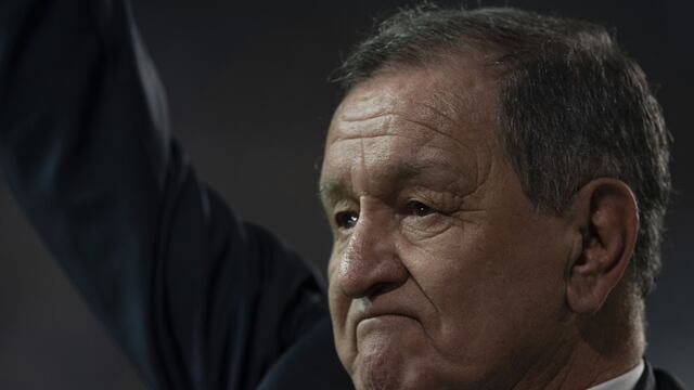 ¿La leyenda del Cruz Azul, Enrique Meza está delicado de salud?