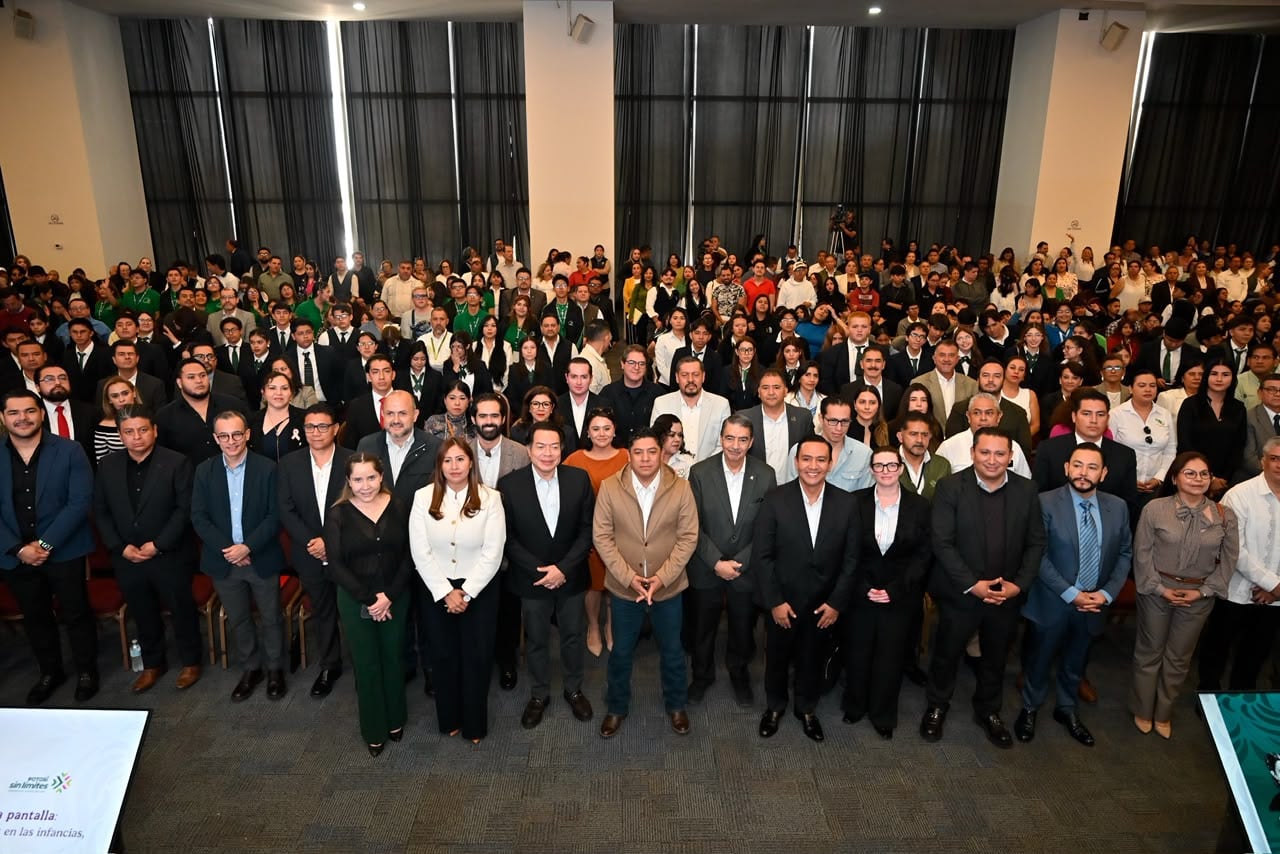 San Luis Potosí analiza el uso de dispositivos digitales en las aulas.