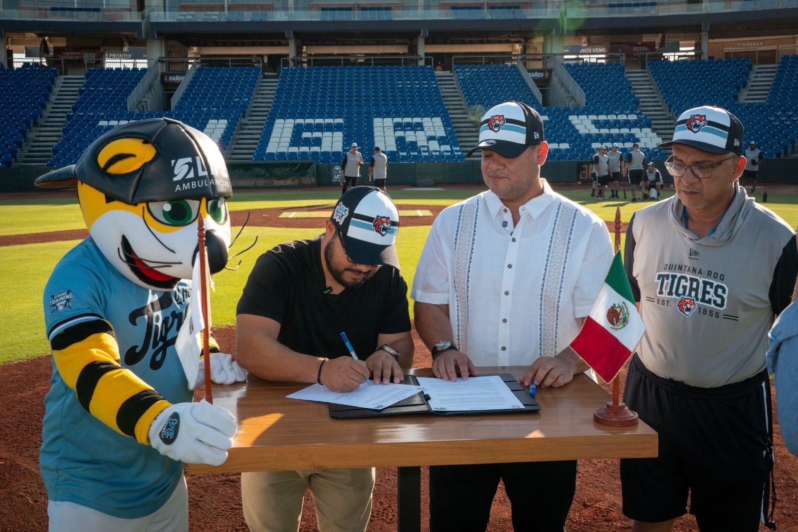 Tigres de Quintana Roo y Ayuntamiento de Cancún se unen por la movilidad.