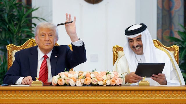 Trump firma en Qatar acuerdo para la venta de aviones Boeing