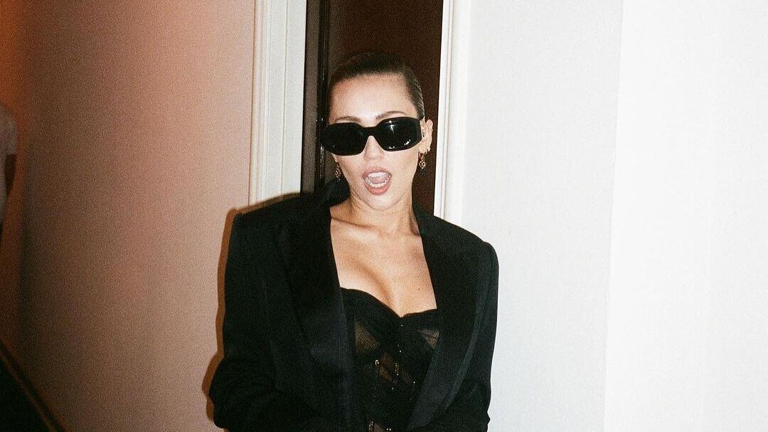 Miley Cyrus es demandada por ‘plagio’ de canción de Bruno Mars en Flowers