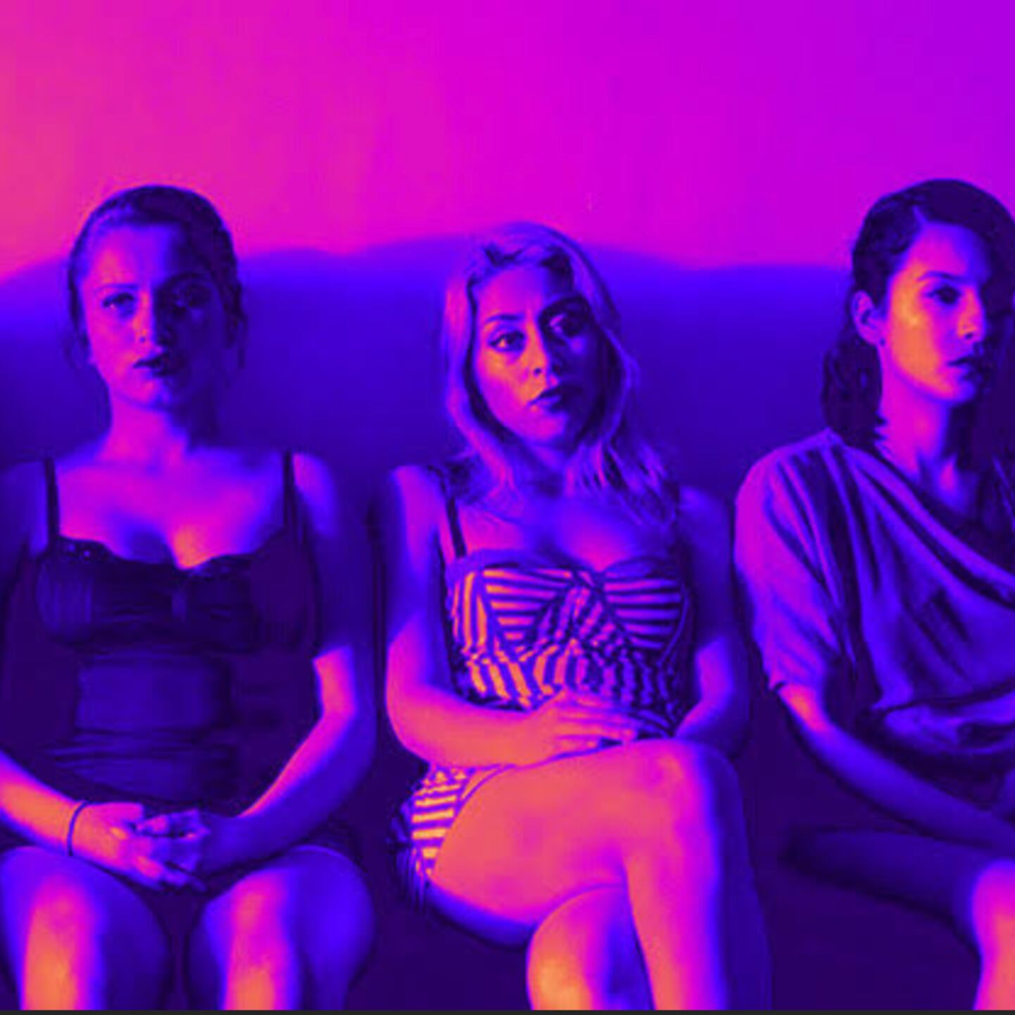 Antes de que llegue el mundo y consuman mujeres