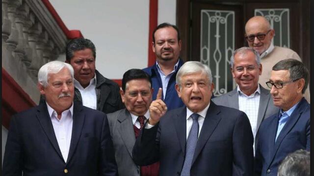 Ovalle hizo sus pininos como jefe de la Oficina de Vendedores Ambulantes del entonces DDF entre 1967 y 1968 (en la época de Gustavo Díaz Ordaz) y fue secretario particular del subsecretario de Gobernación, Rafael Hernández Ochoa cuando Luis Echeverría era Secretario de Gobernación en 1968.