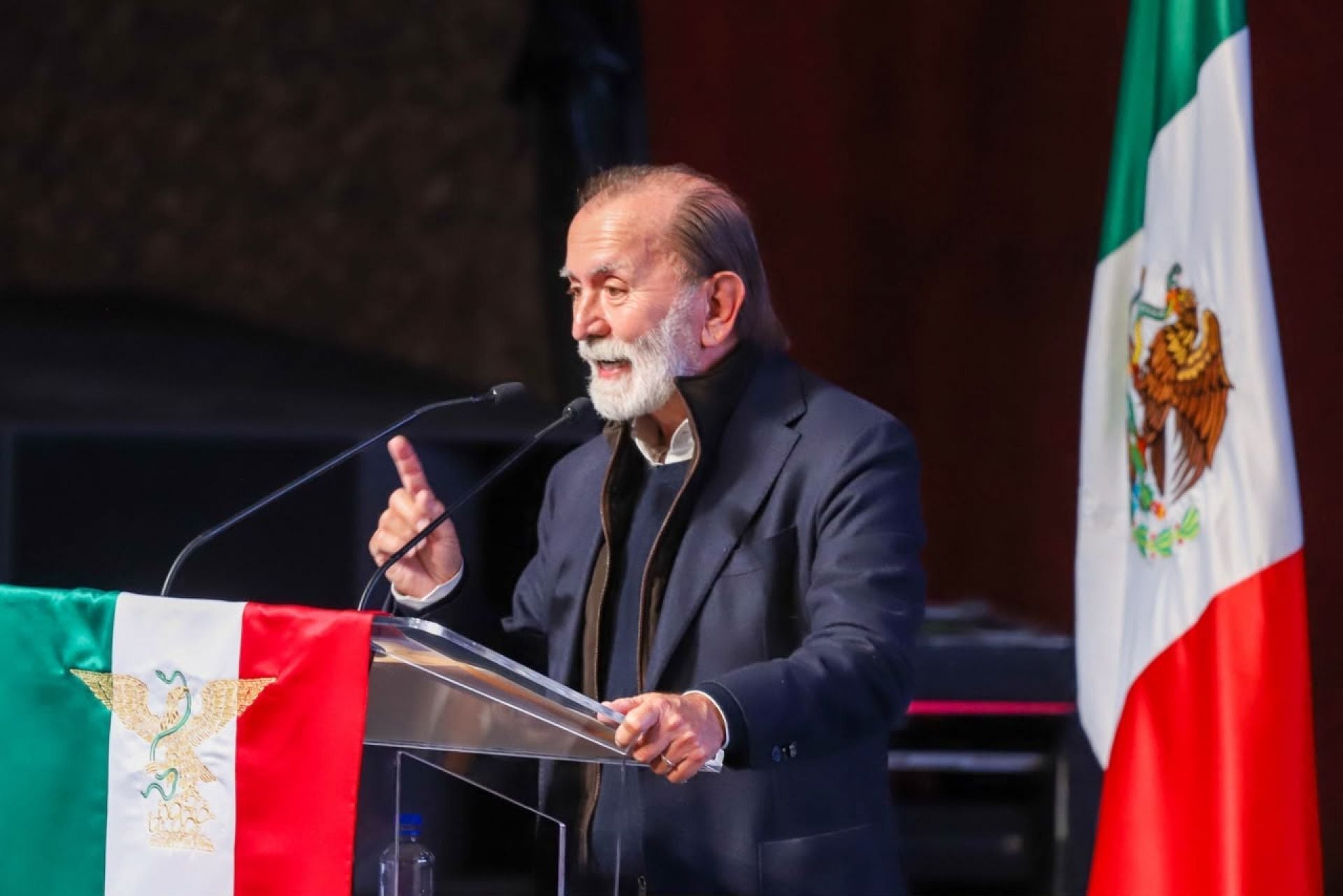 A Epigmenio Ibarra se le quebró la voz al hablar de la fundación de Morena