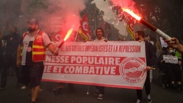 Miles de franceses se manifiestan contra la extrema derecha