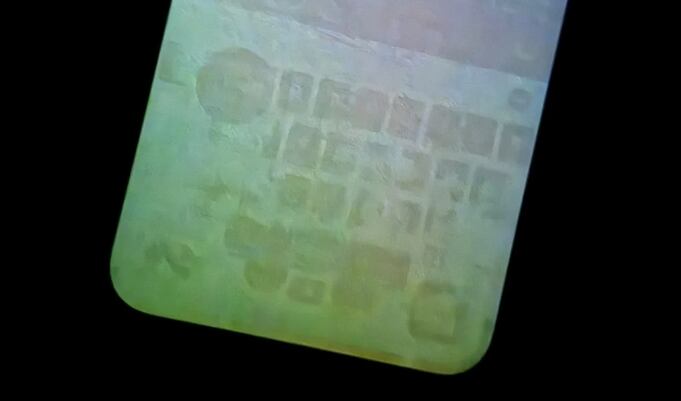 Pantalla del iPhone 15 Pro Max quemada