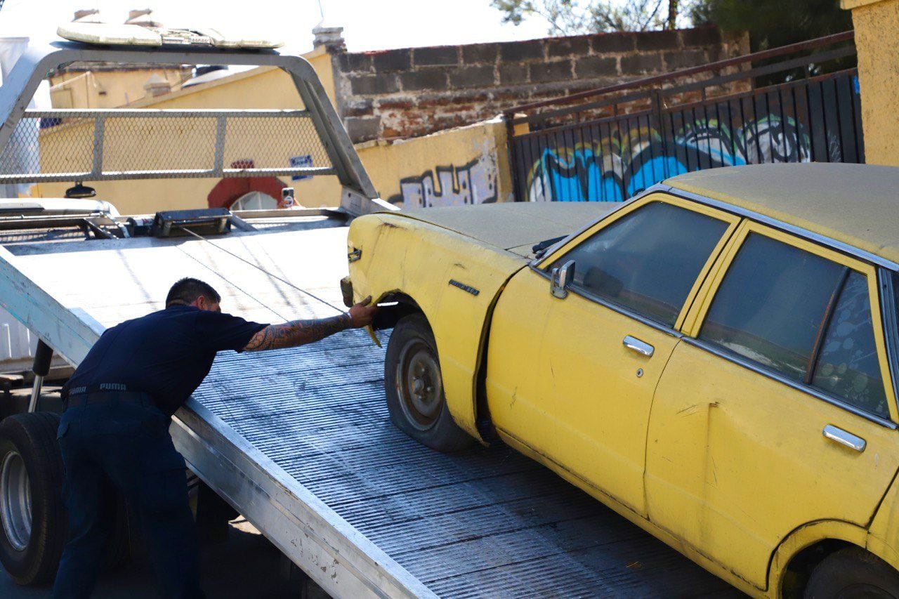 Lía Limón supervisa retiro de vehículos abandonados en Álvaro Obregón