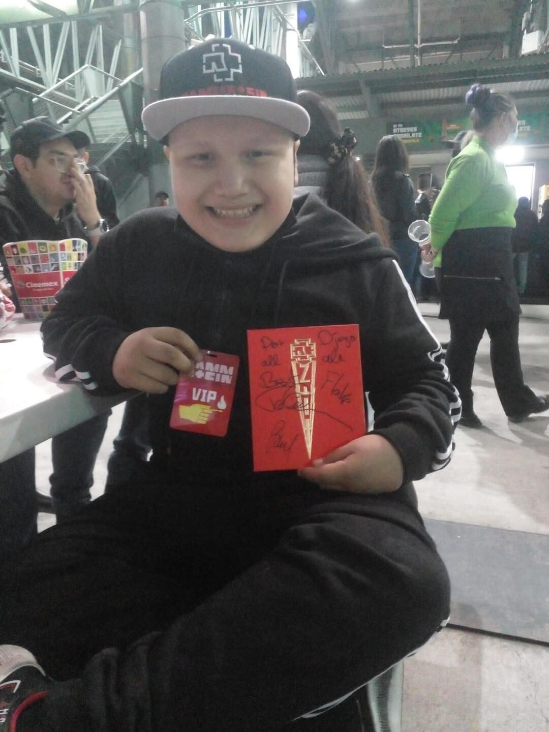 Diego, el niño con cáncer que conoció a Rammstein