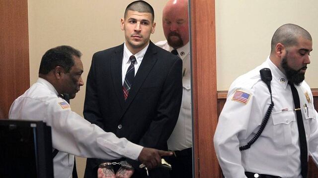 Hernández es custodiado durante audiencia.