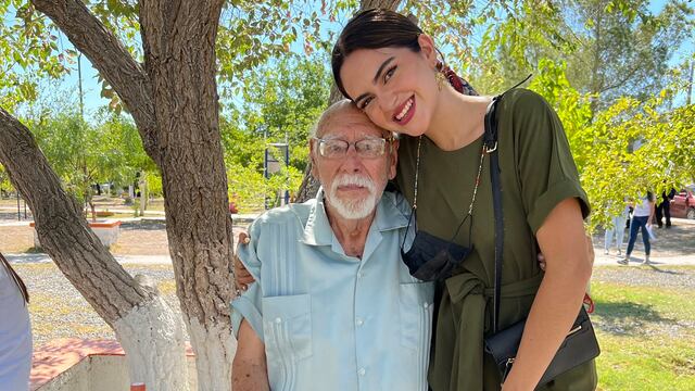 Andrea Chávez y su abuelito