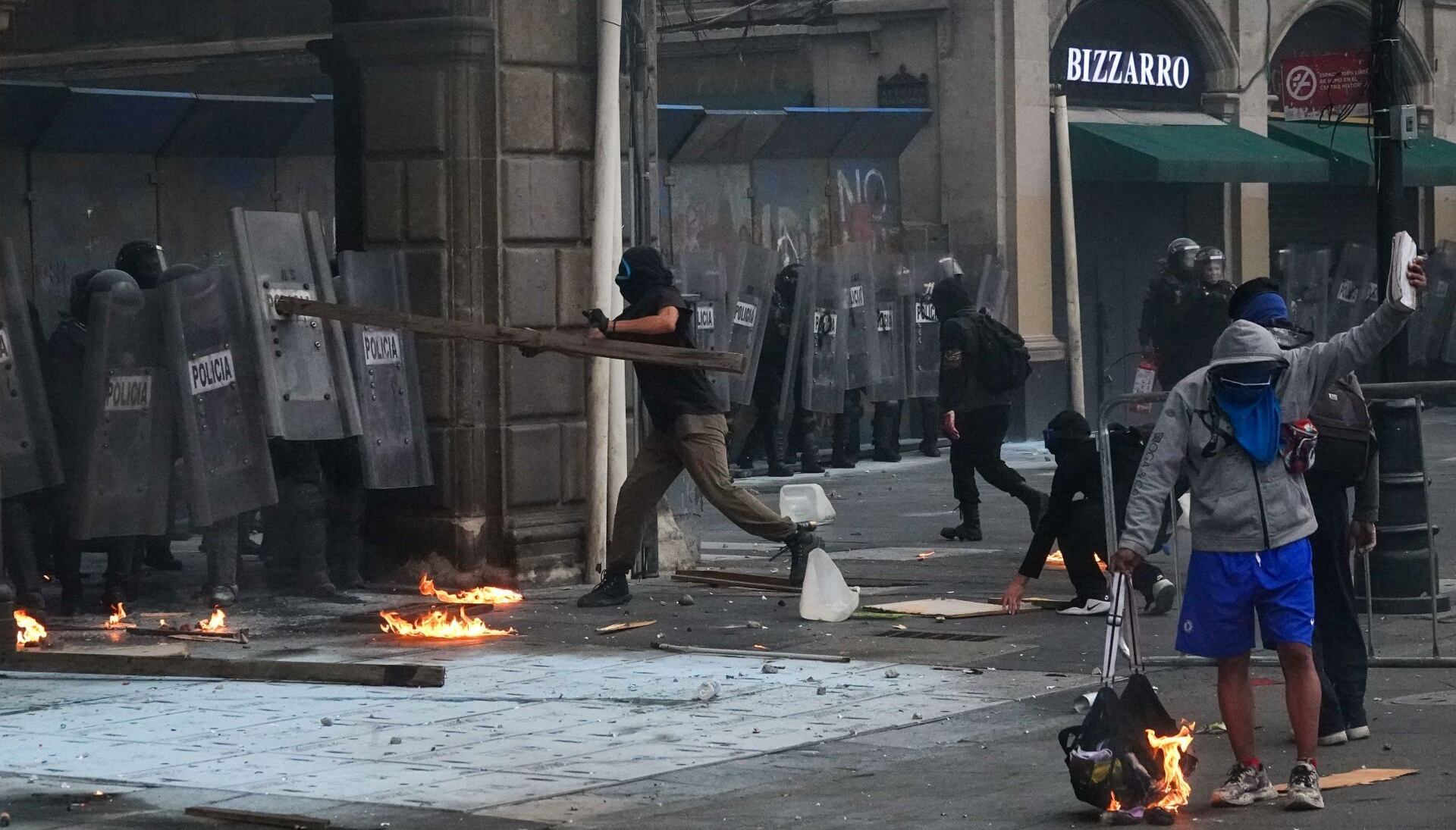 Arresto por Rapiña en Marcha del 2 de Octubre en CDMX; Hombre Asesinado en Asalto en Ecatepec