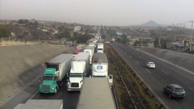 Autopista México-Querétaro fila de 13 kilómetros