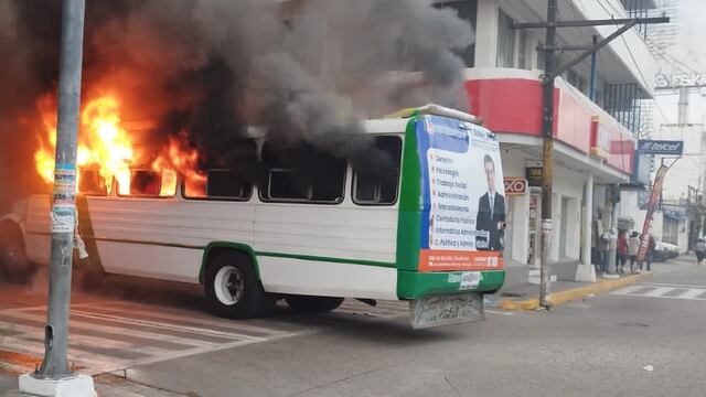 ¿Qué pasa en Acapulco? Incendian 6 vehículos alrededor de la ciudad y bloquean autopista Acapulco-Zihuatanejo