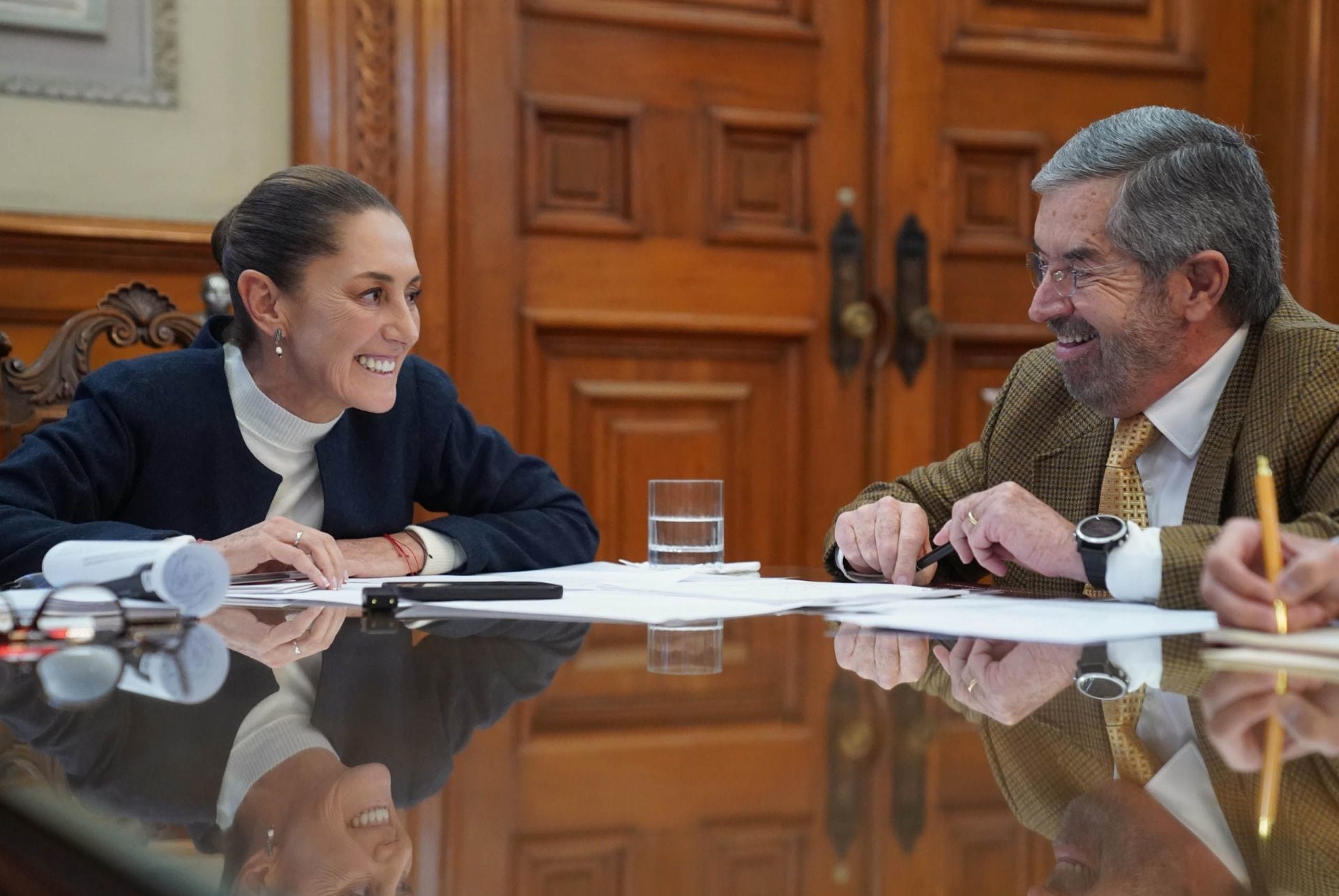 La presidenta Claudia Sheinbaum y el canciller Juan Ramón de la Fuente