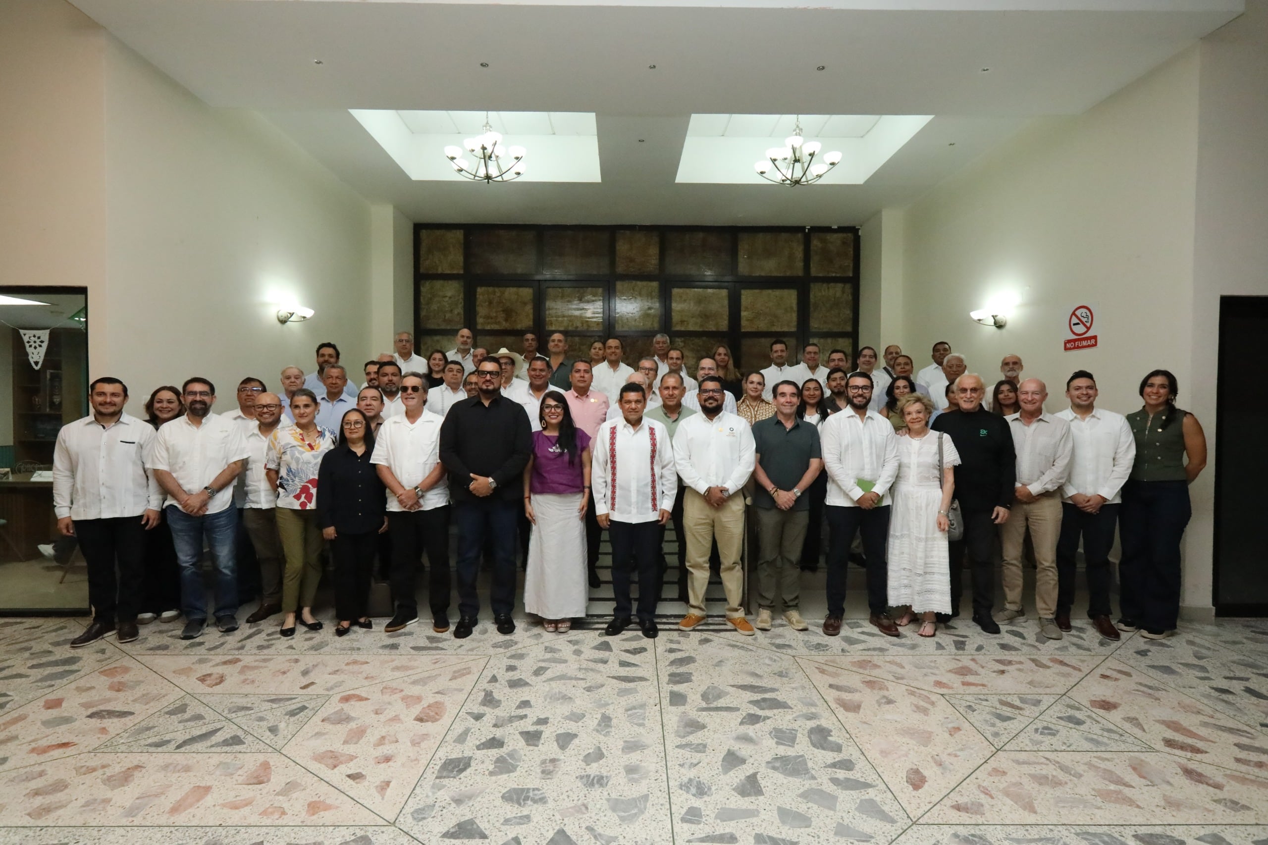 Javier May destaca un plan de 7 mil mdp en inversión privada para Villahermosa.