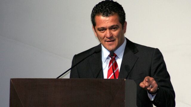 Carlos Hermosillo en conferencia.