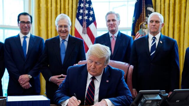 Trump decreta la movilización de reservistas para el combate al coronavirus.