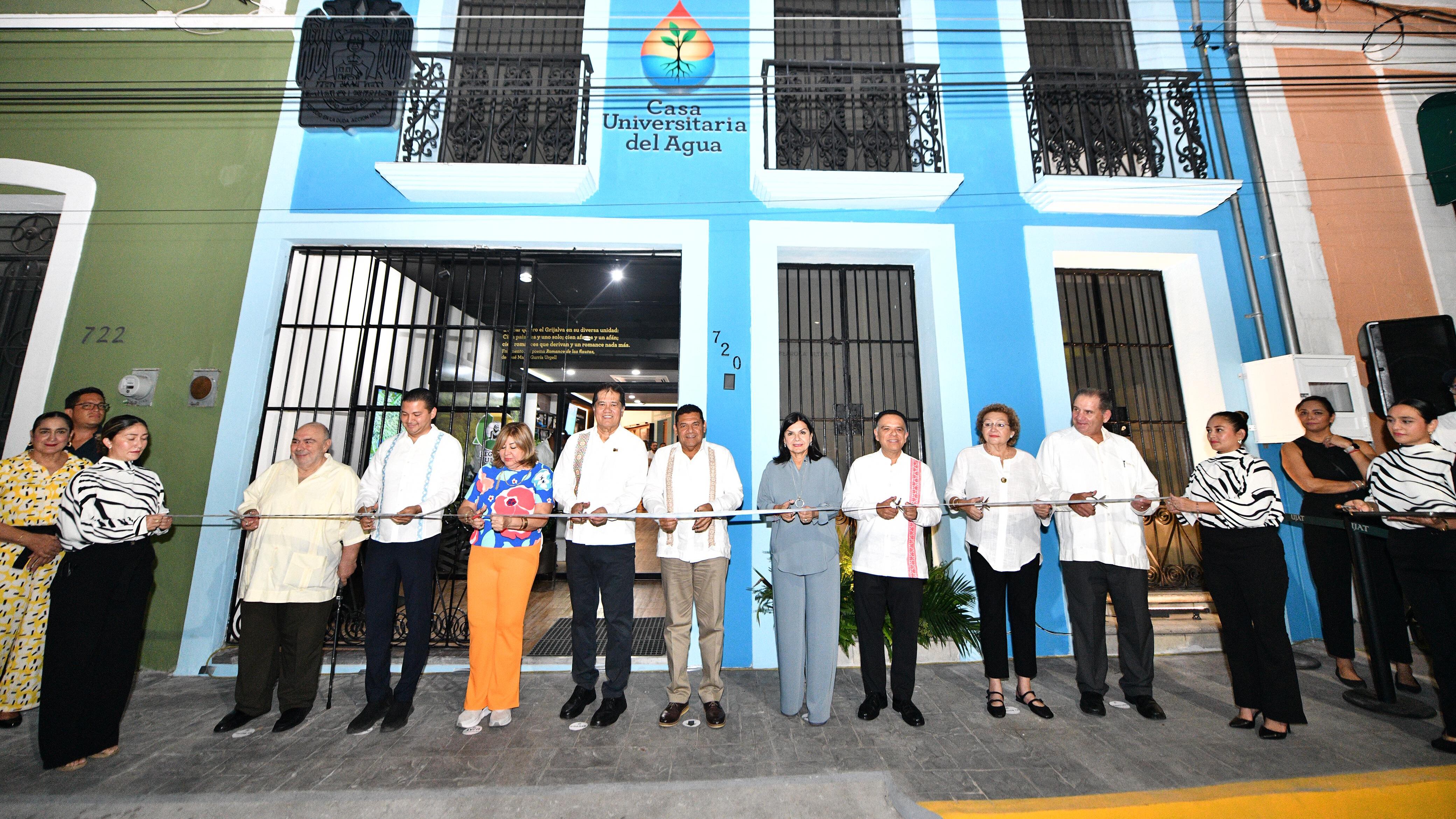Javier May inaugura la Casa Universitaria del Agua