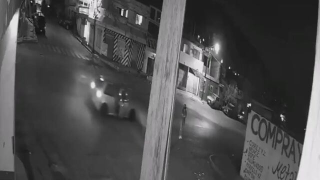 Captura de video donde la joven escapa