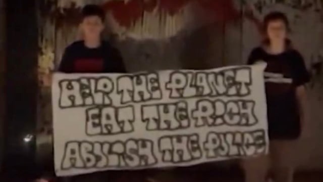 Casa de Lionel Messi fue vandalizada por activistas ambientales