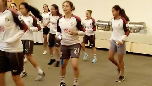 Chivas Femenil calentó con la popular canción.