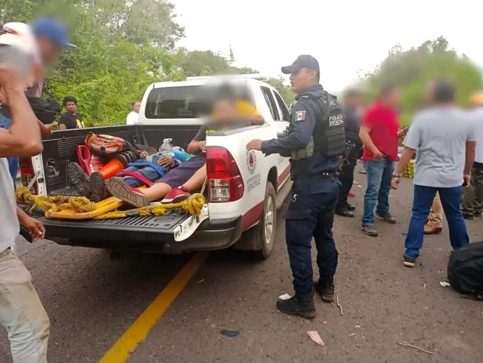 Volcadura de autobús en Hueyapan de Ocampo, Veracruz