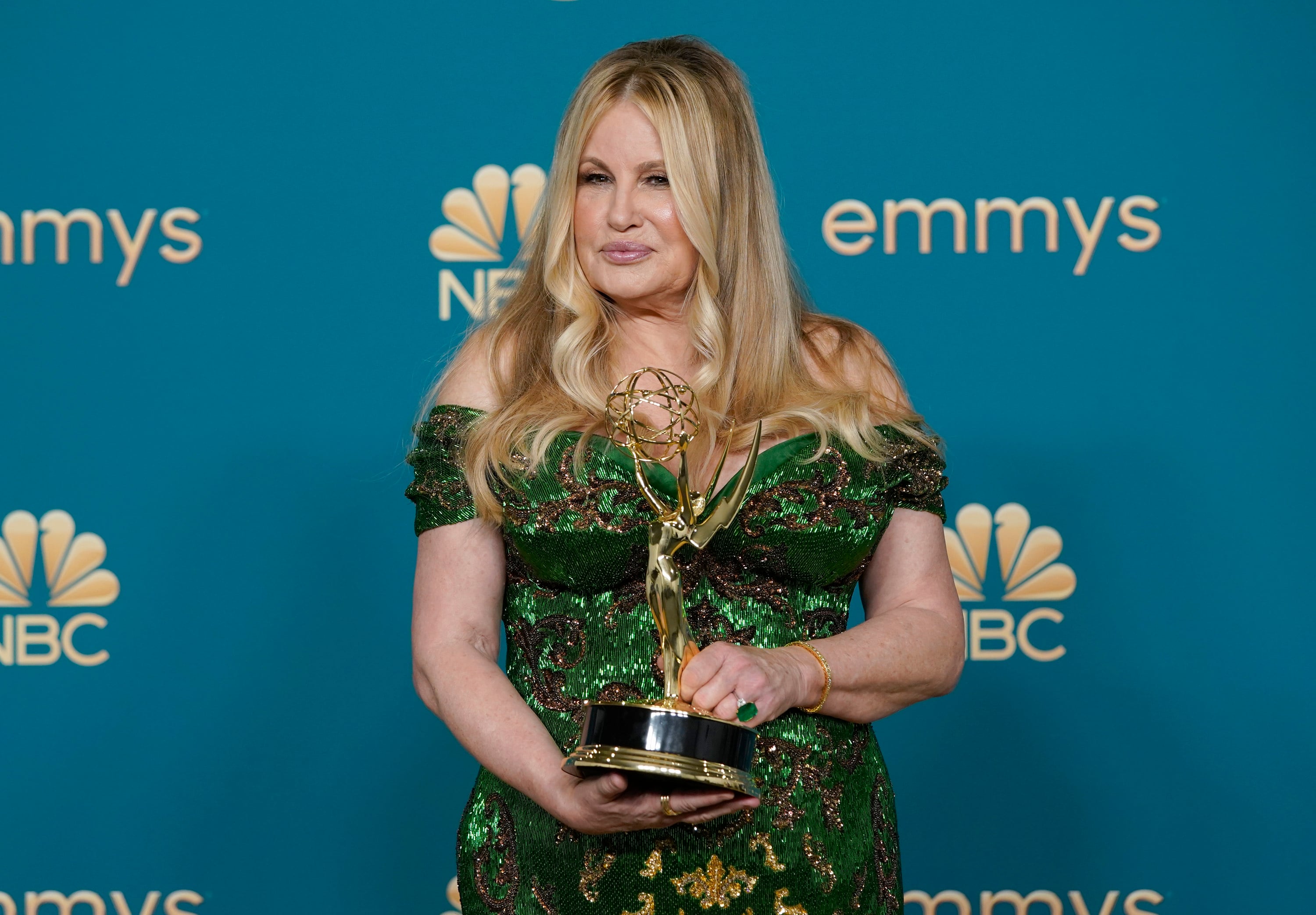 Jennifer Coolidge en los Premios Emmy 2022