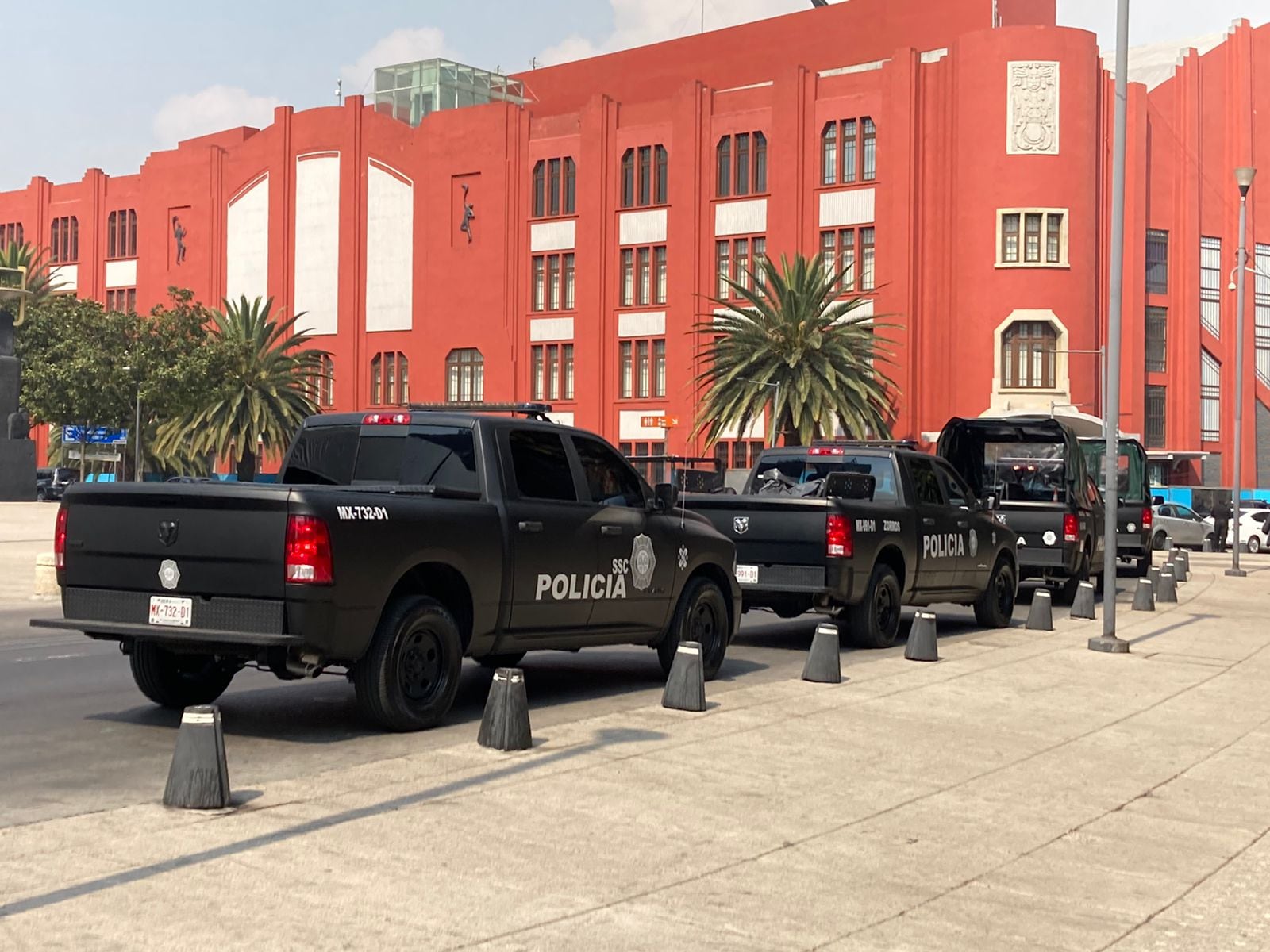 Presencia policial en el Monumento a la Revolución