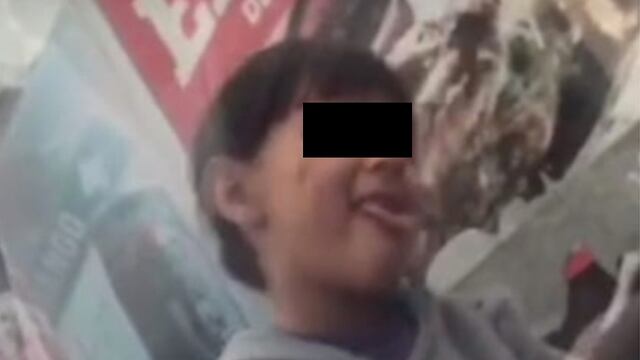 Niñas robando retrovisor