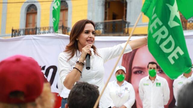 Clara Luz Flores/Facebook