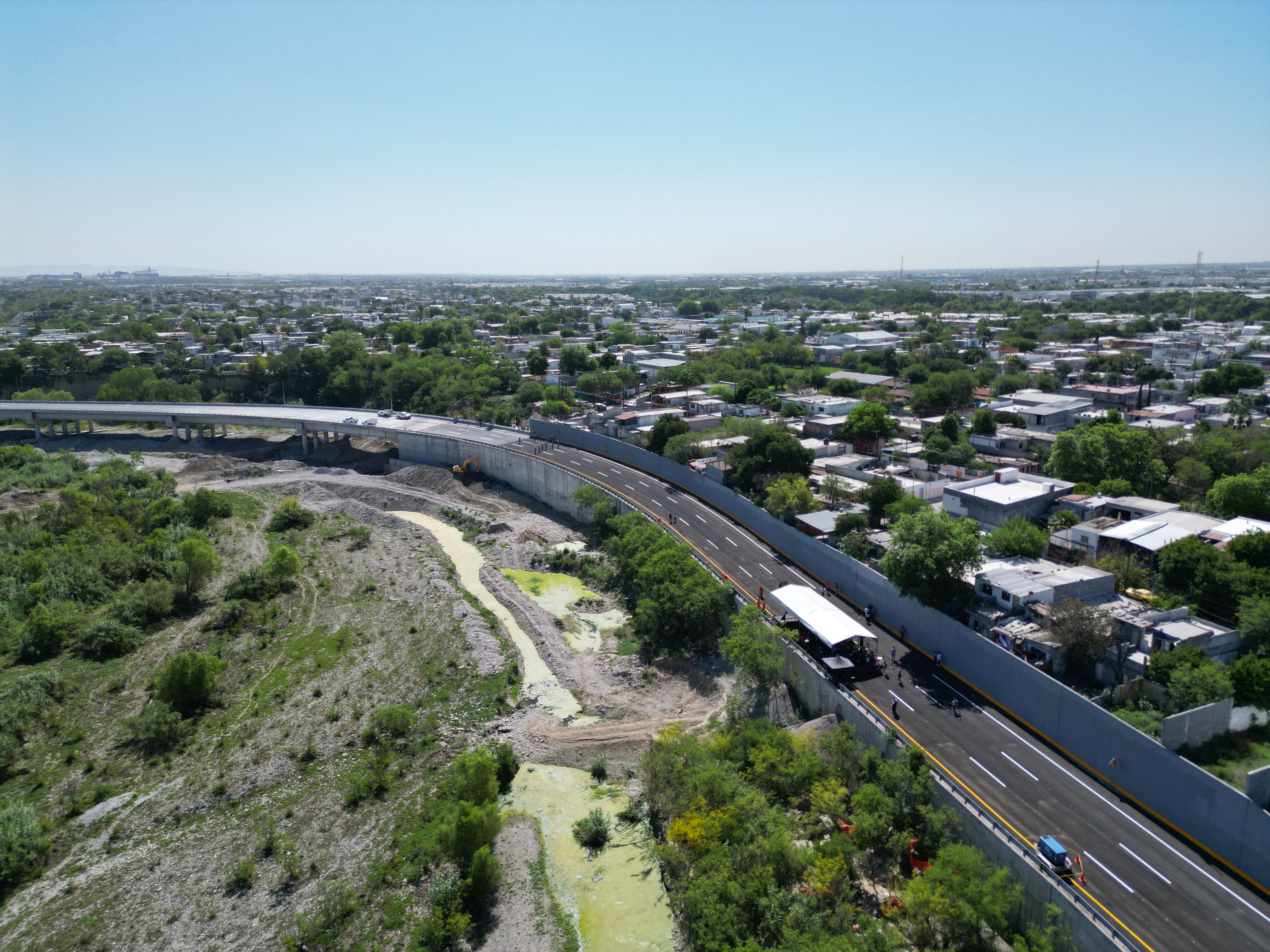El tramo elevado de Morones Prieto sufrió un socavón tras el paso del huracán Hanna