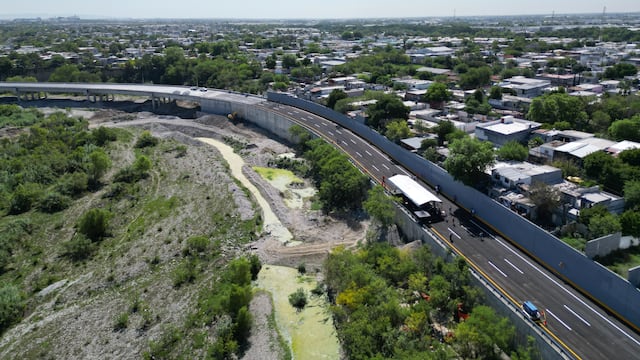 El tramo elevado de Morones Prieto sufrió un socavón tras el paso del huracán Hanna