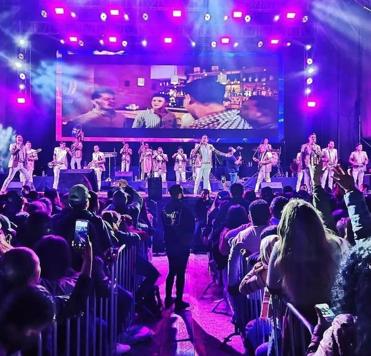 La Arrolladora Banda El Limón