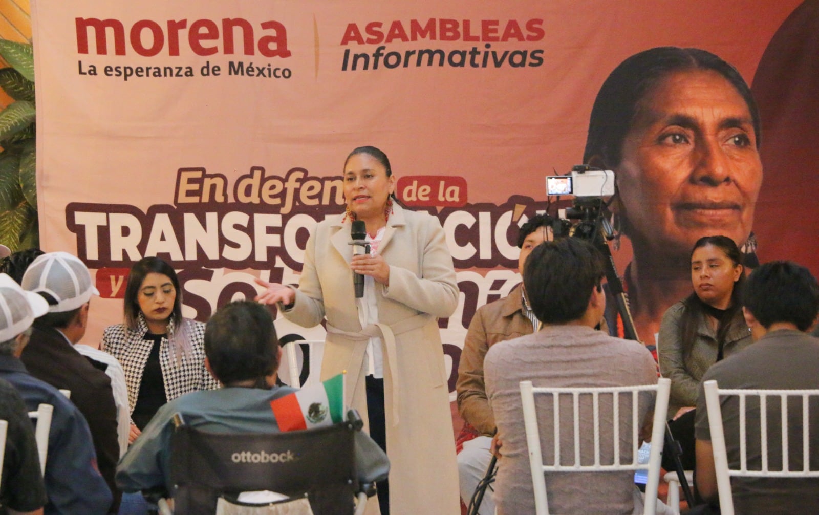 Jóvenes emprendedores respaldan a Ana Lilia Rivera.