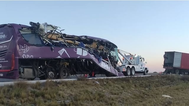 Accidente de autobús en Veracruz: Reportan 8 muertos por choque de camión ADO contra tráiler