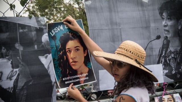 Protesta durante juicio oral.