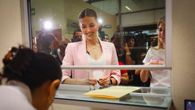 Mariana Rodríguez entrega iniciativa a favor de la lactancia materna