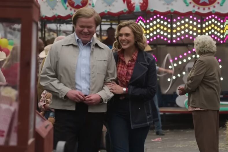 Elizabeth Olsen y Jesse Plemons en la serie "Love And Death"