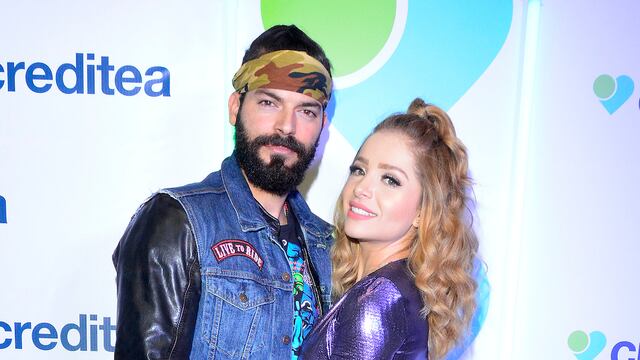 Adrián Di Monte junto a Sandra Itzel