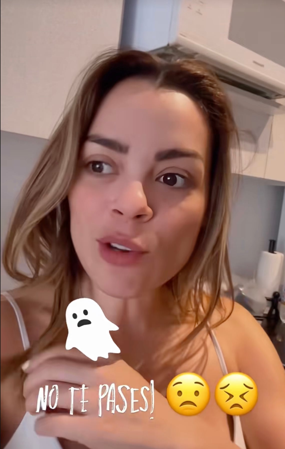 Gaby Ramírez muestra que hay un ente en su casa