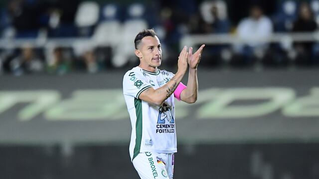 Andrés Guardado con Club León.