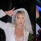 Lele Pons arma despedida de soltera y le da de palazos a una piñata de pene