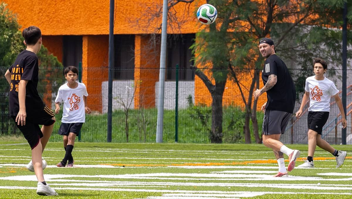 Samuel García y Gignac sorprenden jugando una “cascarita”