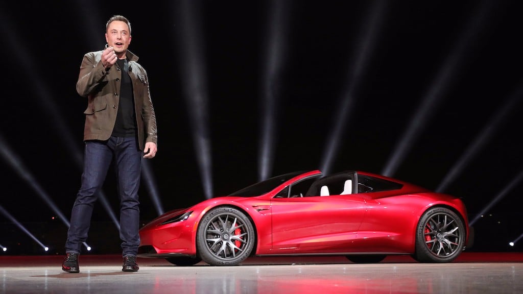Elon Musk y el nuevo Tesla Roadster.