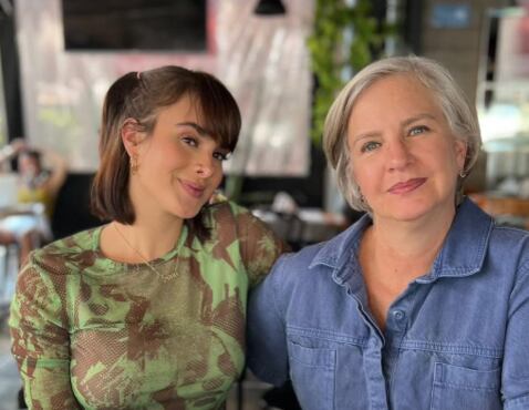 Gala Montes junto a su mamá Crista Montes