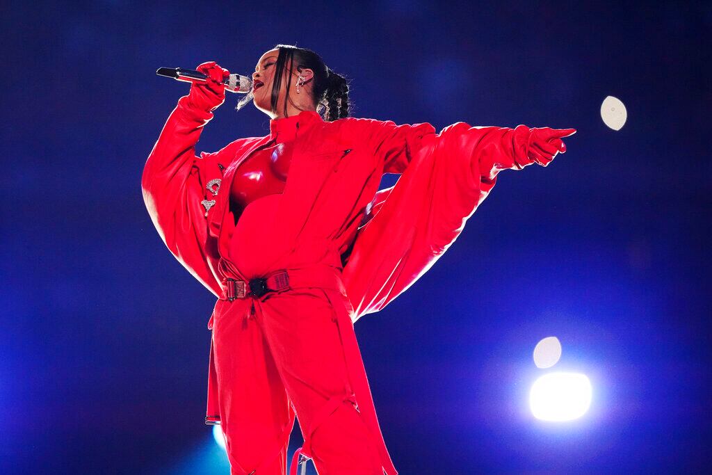 Rihanna en el show del Super Bowl LVII.